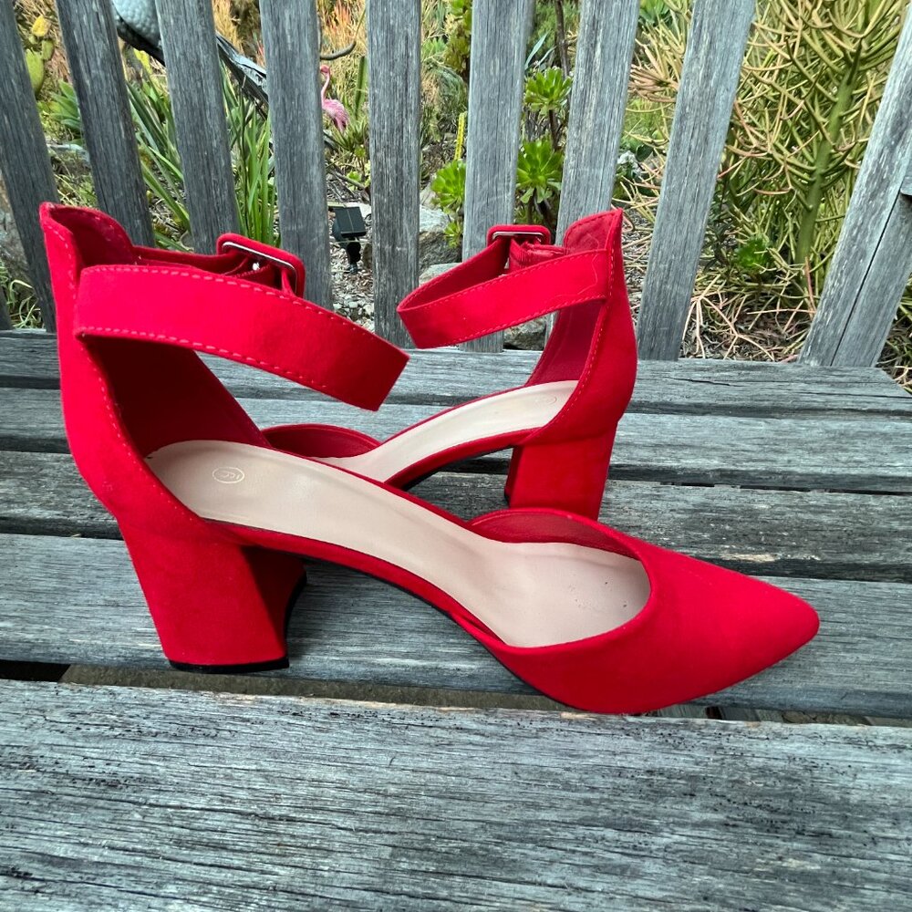 My Soft Women's Heel Ankle Strap Closed Toe New Red Chunky Shoes, Size 9 - Picture 8 of 15